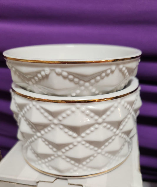 Diamond milk glass